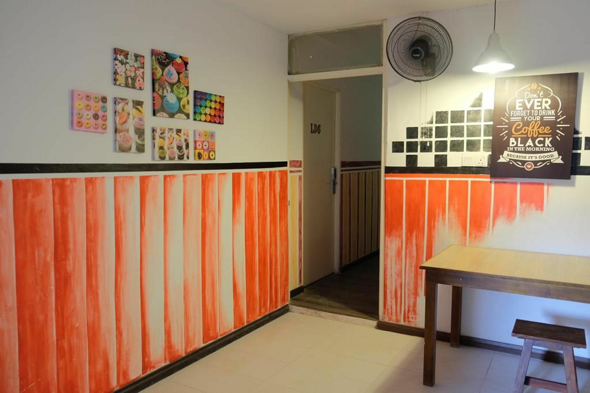 Natol Homestay - London Kuching Exterior foto